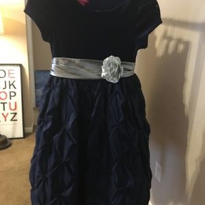 Girl's dress